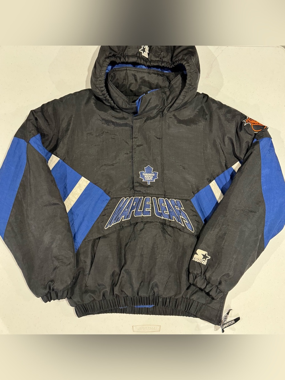 Vintage 90’s STARTER Toronto Maple Leafs pullover jacket